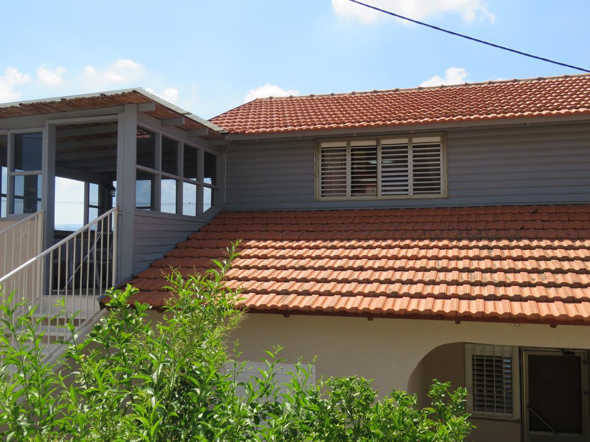 בין יער לים Villa Shelomi Kültér fotó